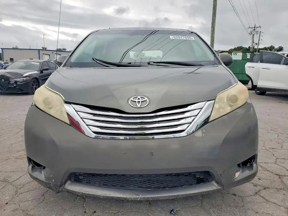2011 TOYOTA SIENNA LE  