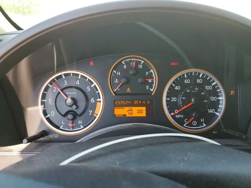 2015 NISSAN TITAN SV  