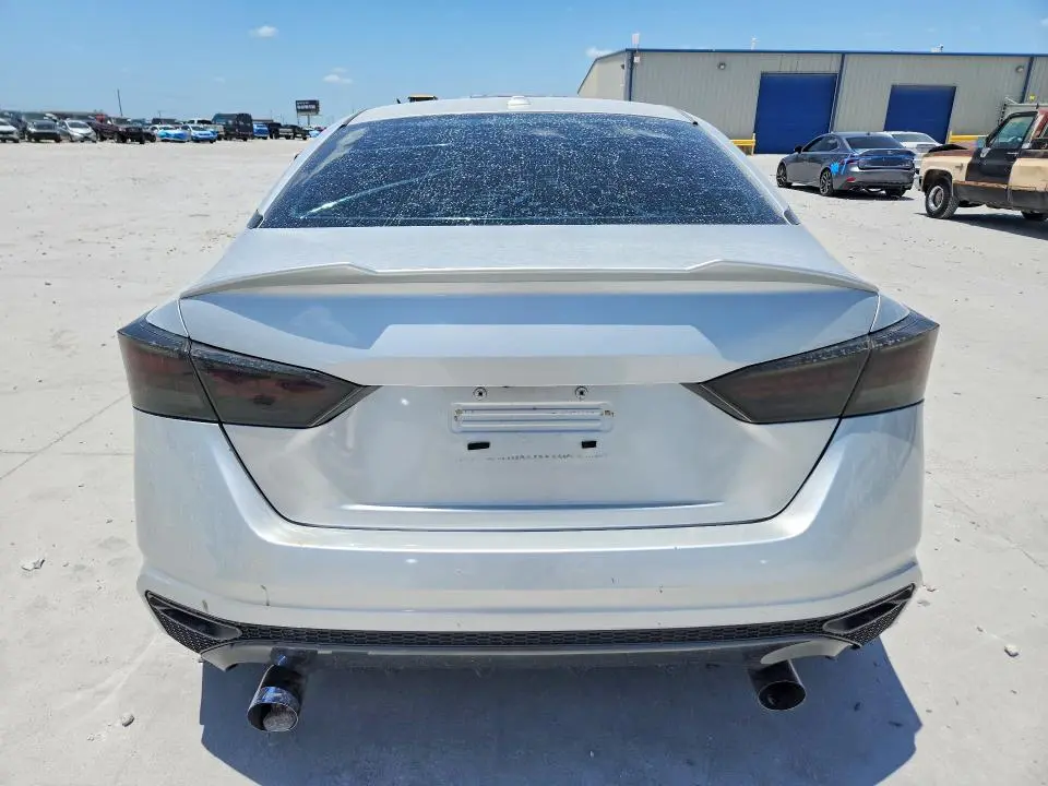 2019 NISSAN ALTIMA SR  