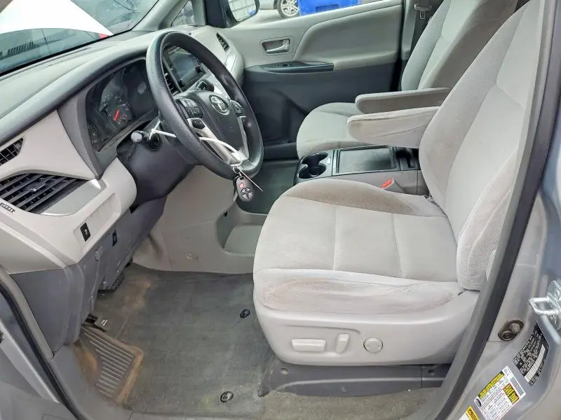 2015 TOYOTA SIENNA LE  