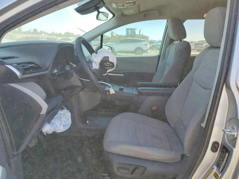 2022 TOYOTA SIENNA LE  