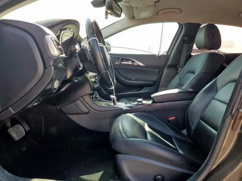 2017 INFINITI QX30 BASE  