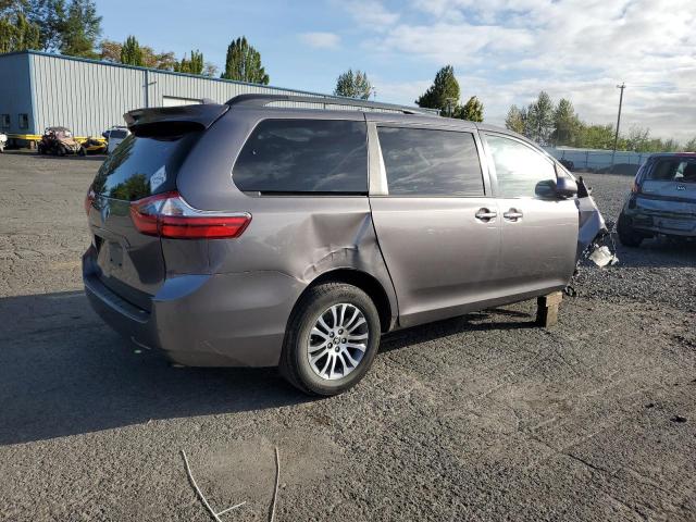 2020 TOYOTA SIENNA XLE