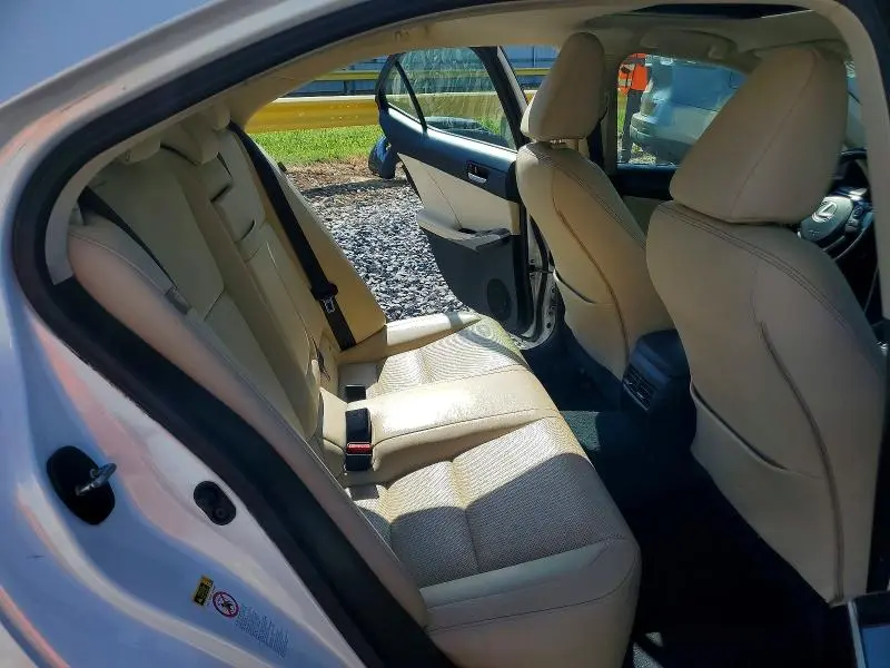 2016 LEXUS IS 300  