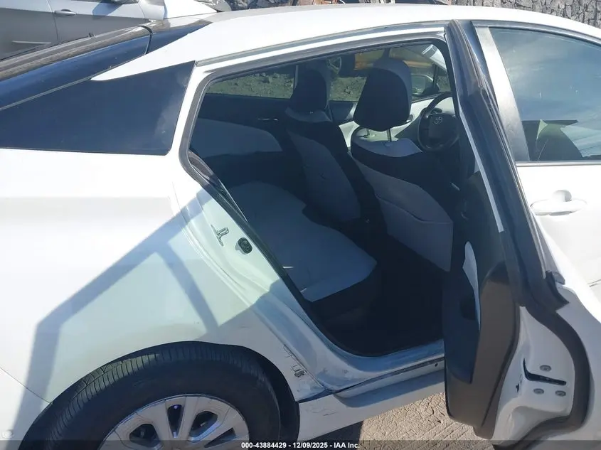 2021 TOYOTA PRIUS LE