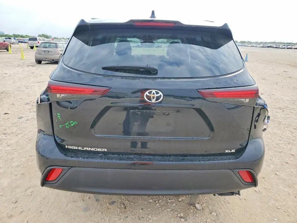 2024 TOYOTA HIGHLANDER XLE  