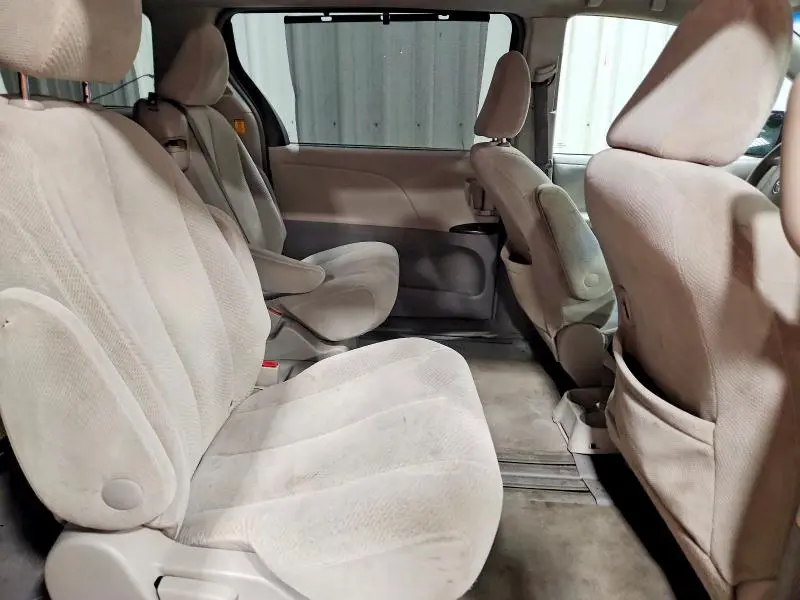 2013 TOYOTA SIENNA LE  