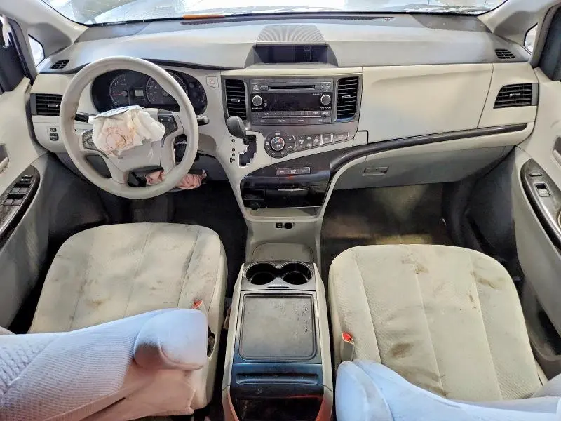 2014 TOYOTA SIENNA LE 8-PASSENGER  