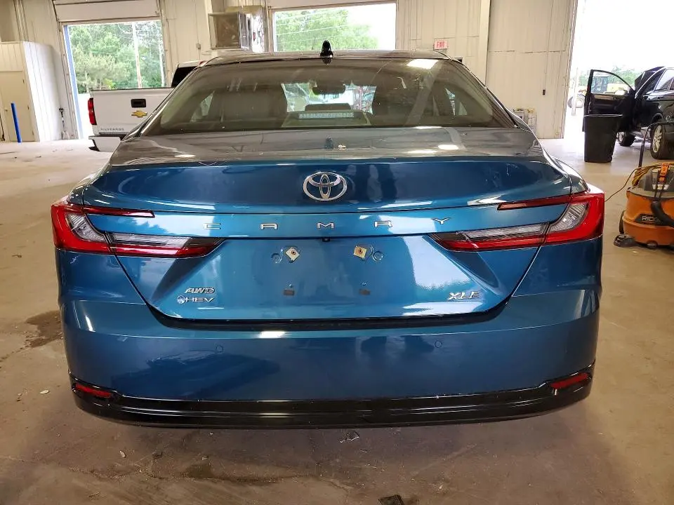 2025 TOYOTA CAMRY XLE  