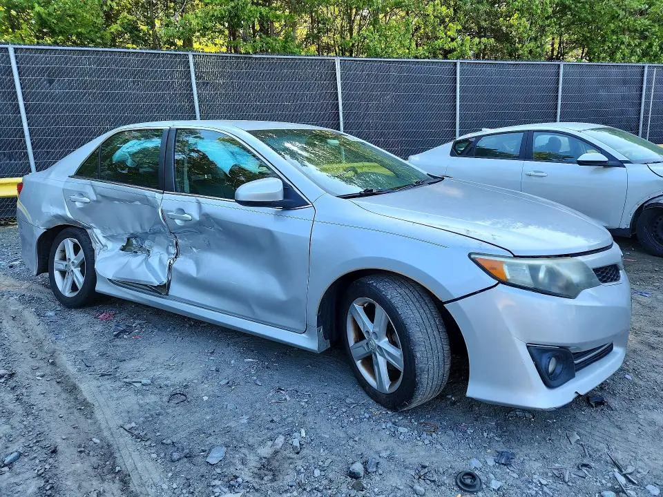 2014 TOYOTA CAMRY SE  