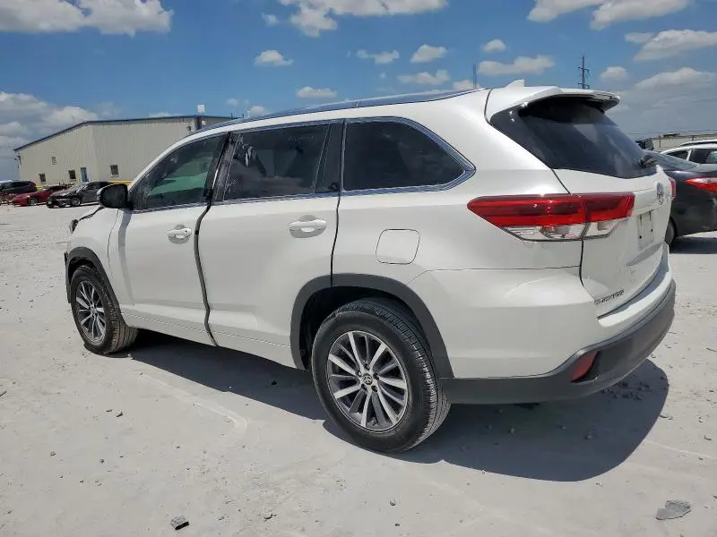 2018 TOYOTA HIGHLANDER SE  
