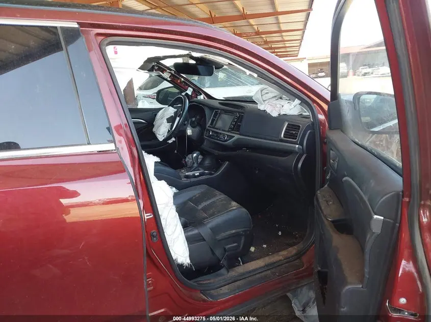 2017 TOYOTA HIGHLANDER SE