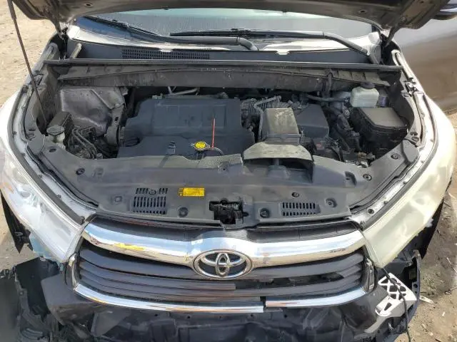 2016 TOYOTA HIGHLANDER LE  