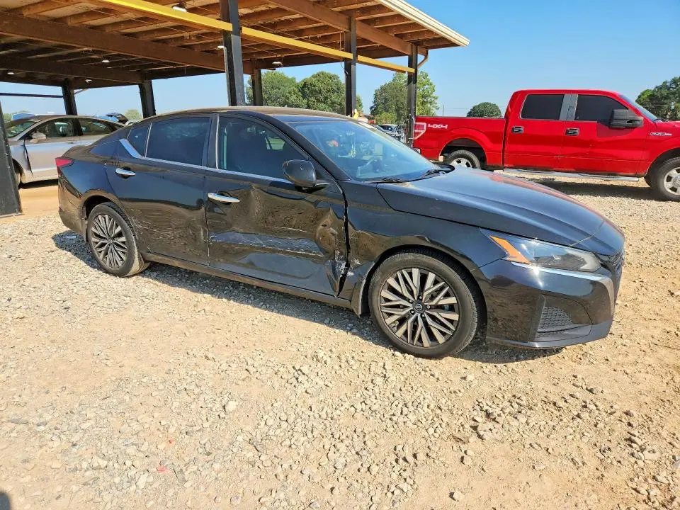 2023 NISSAN ALTIMA SV  