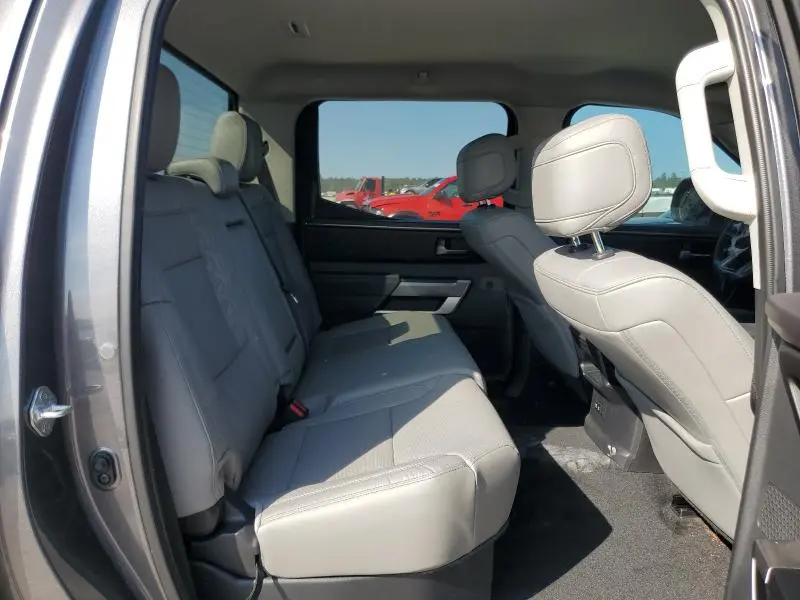 2024 TOYOTA TUNDRA CREWMAX SR  