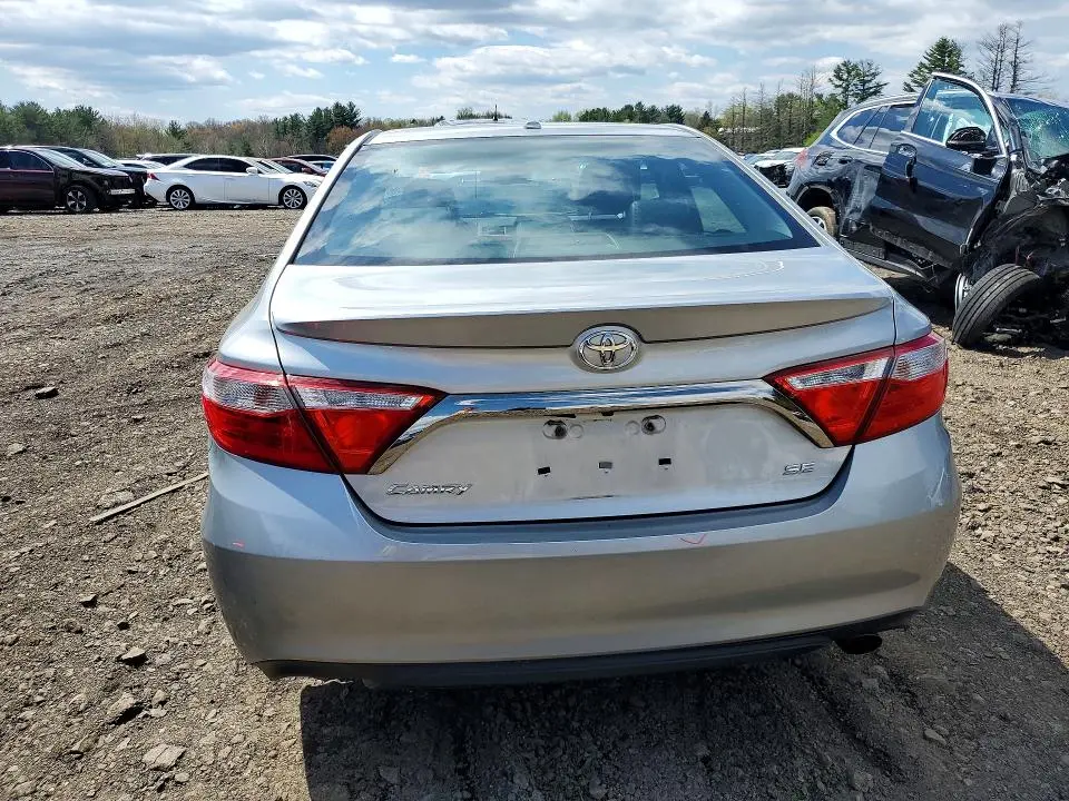 2015 TOYOTA CAMRY SE  