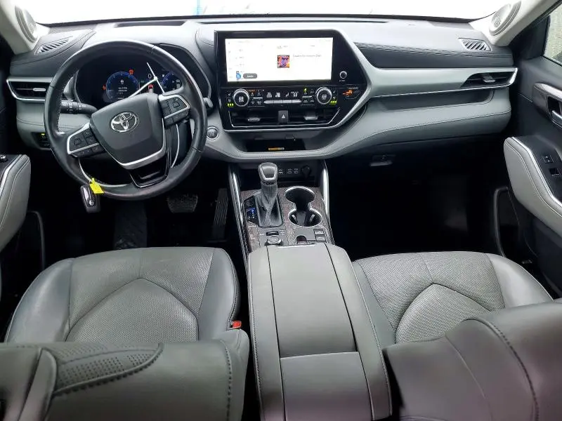 2023 TOYOTA HIGHLANDER PLATINUM  