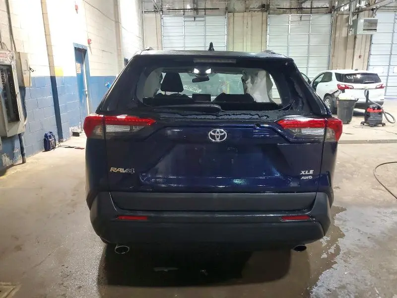 2022 TOYOTA RAV4 XLE  