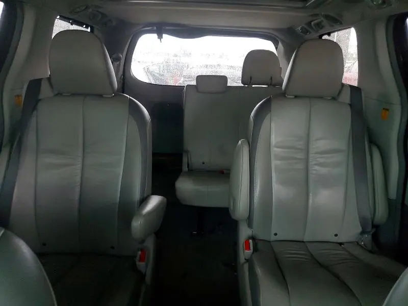 2011 TOYOTA SIENNA LIMITED 7-PASSENGER  