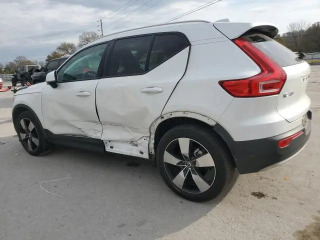 2022 VOLVO XC40 T5 MOMENTUM  