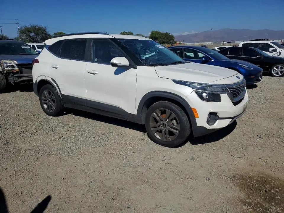 2021 KIA SELTOS S  