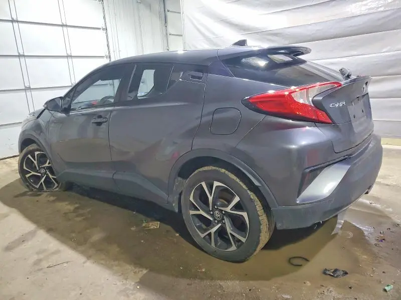 2021 TOYOTA C-HR XLE  