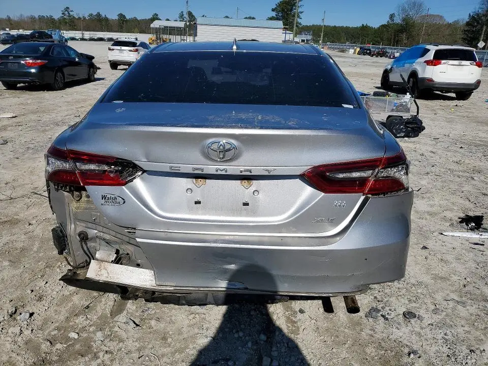 2023 TOYOTA CAMRY XLE  