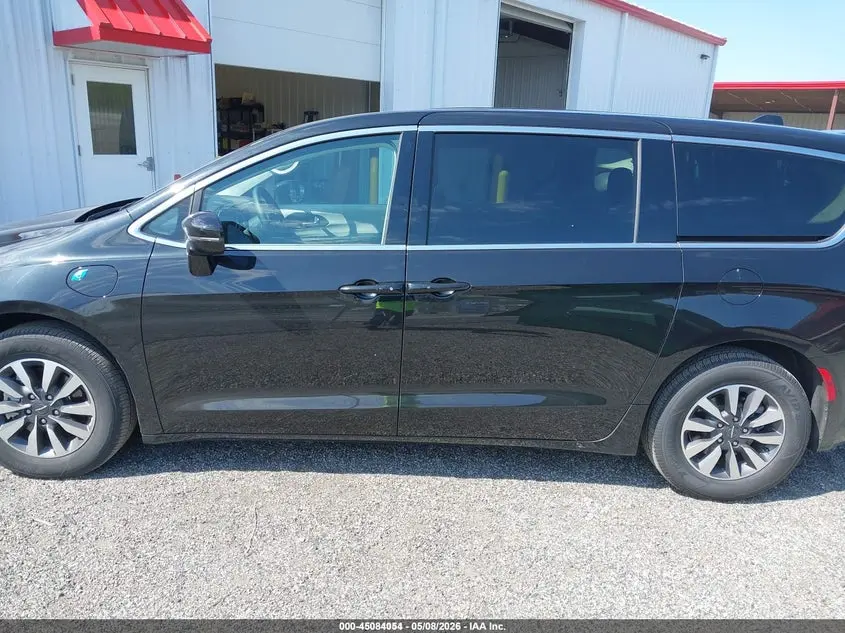 2022 CHRYSLER PACIFICA HYBRID TOURING L