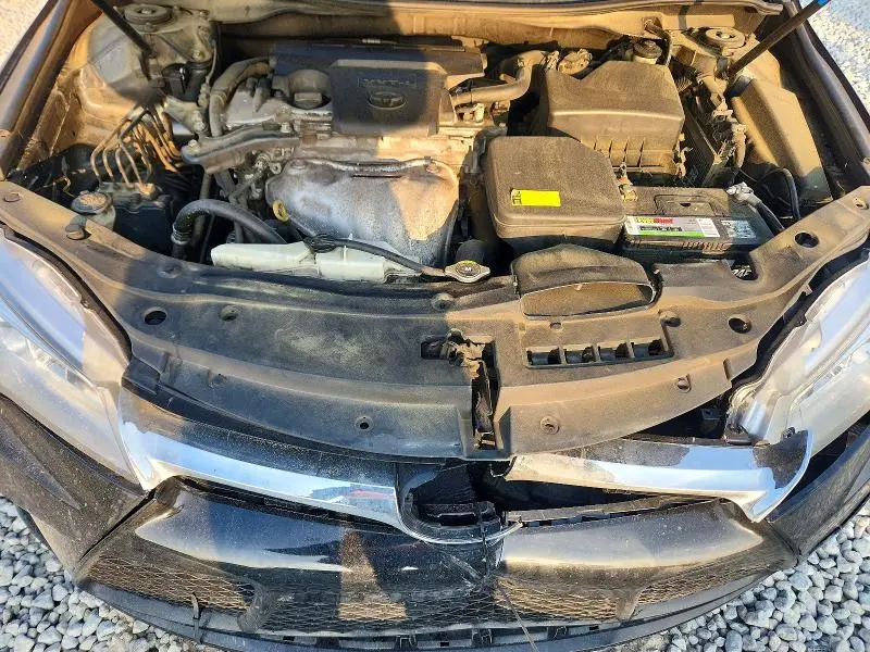 2015 TOYOTA CAMRY SE  