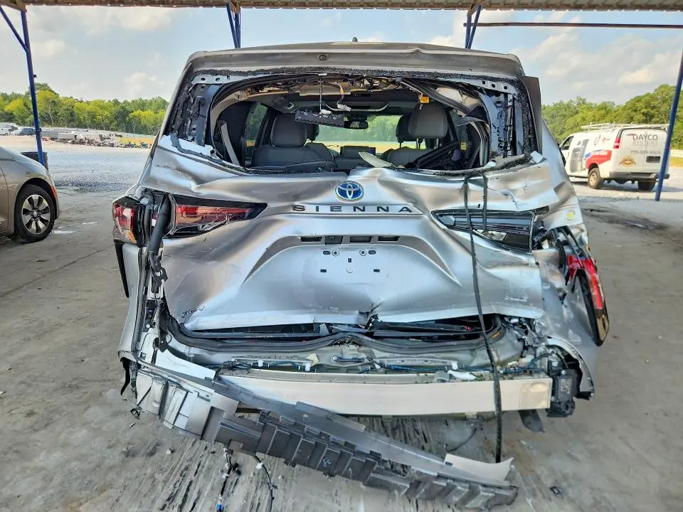 2025 TOYOTA SIENNA XLE 8-PASSENGER  