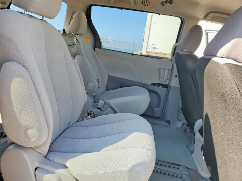 2011 TOYOTA SIENNA LE  