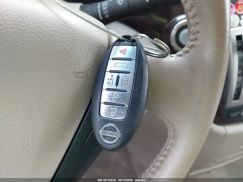 2013 NISSAN QUEST LE