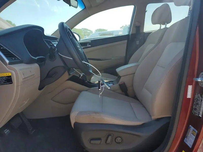 2016 HYUNDAI TUCSON SE  
