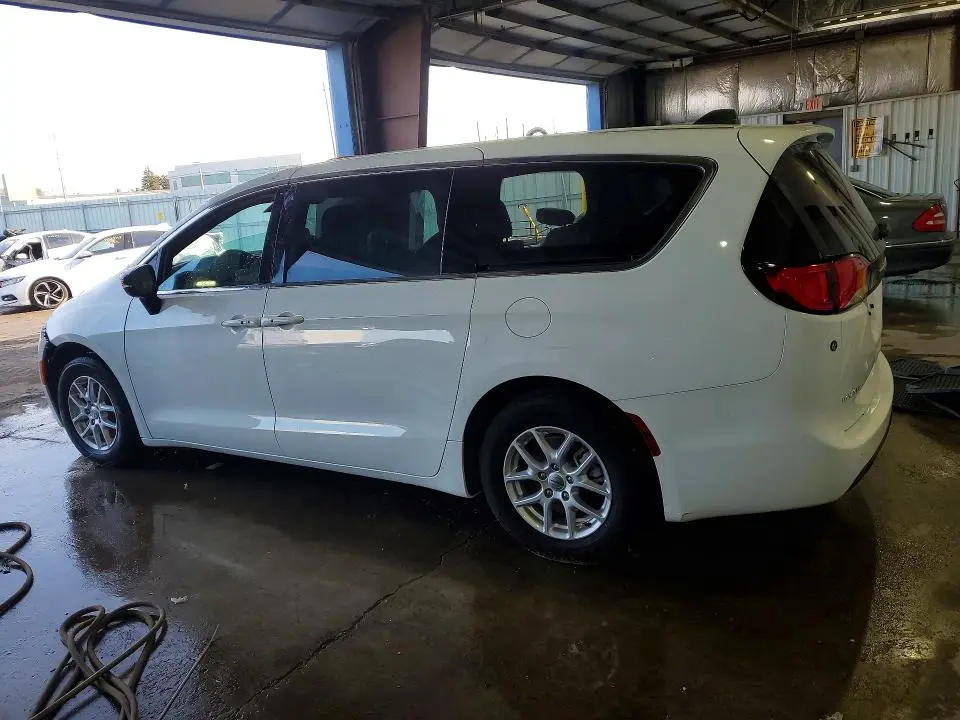 2025 CHRYSLER VOYAGER LX  