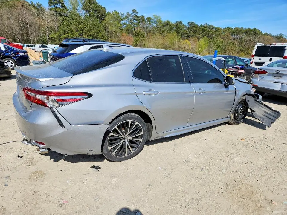2019 TOYOTA CAMRY SE  