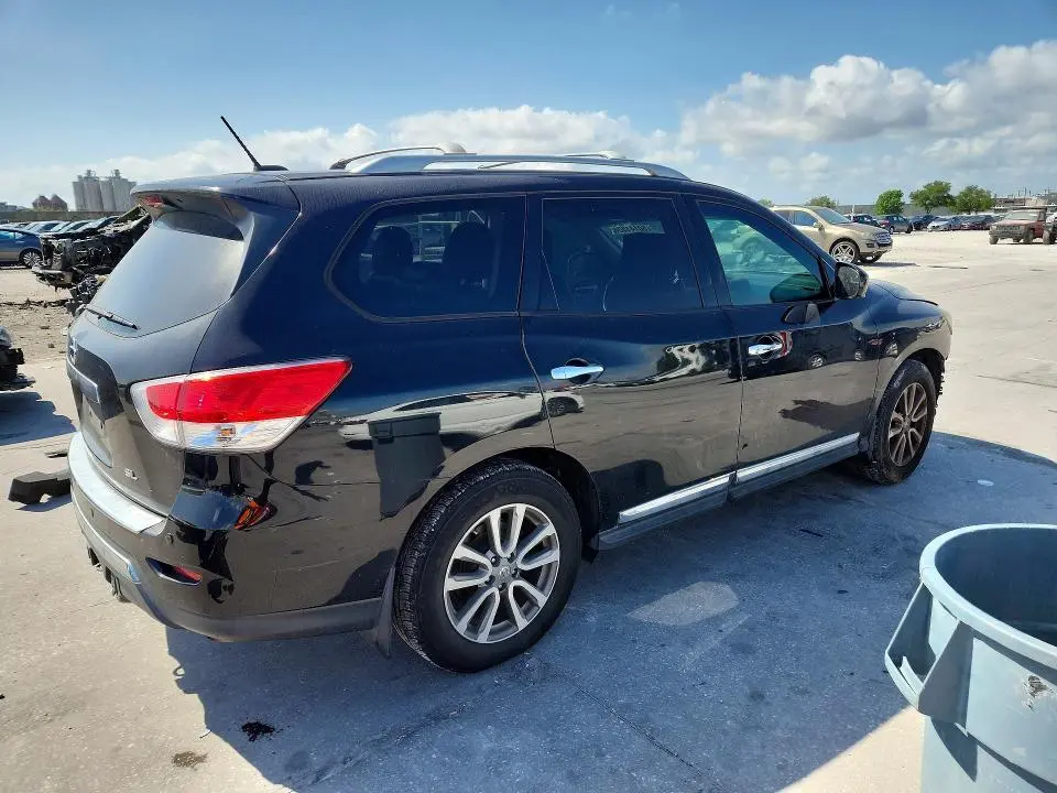 2016 NISSAN PATHFINDER SL  