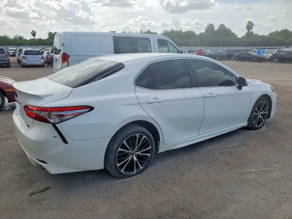 2018 TOYOTA CAMRY SE  