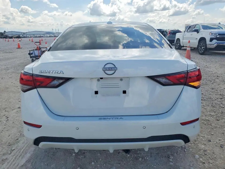 2025 NISSAN SENTRA SV  
