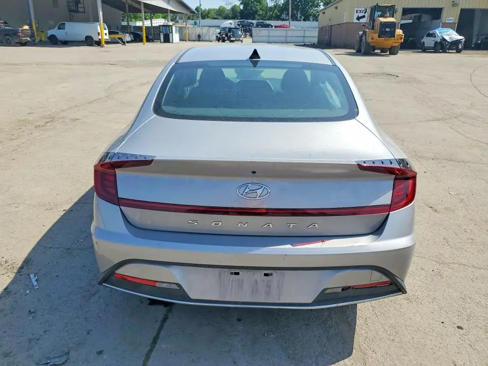 2023 HYUNDAI SONATA SE  