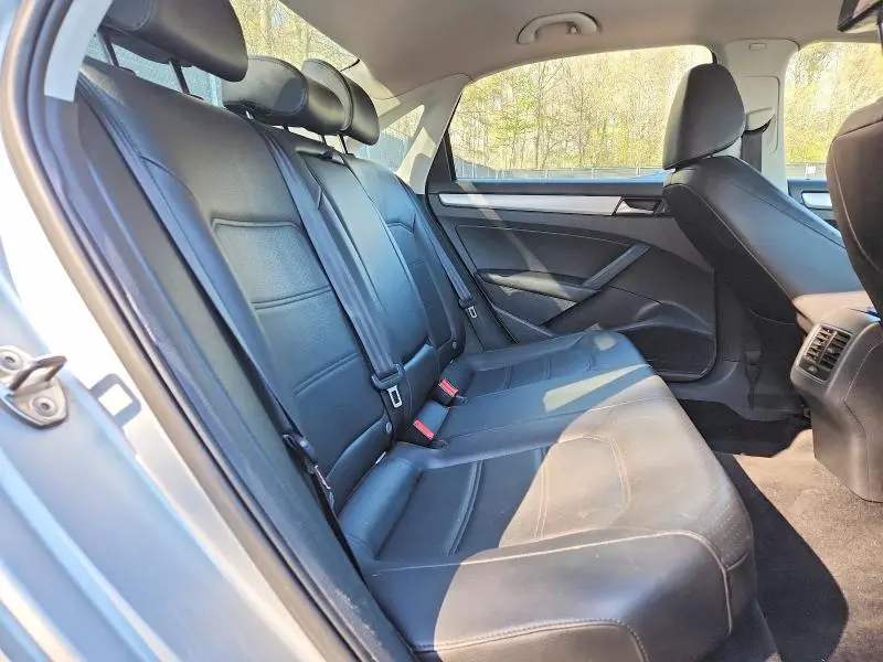 2013 VOLKSWAGEN PASSAT SE  