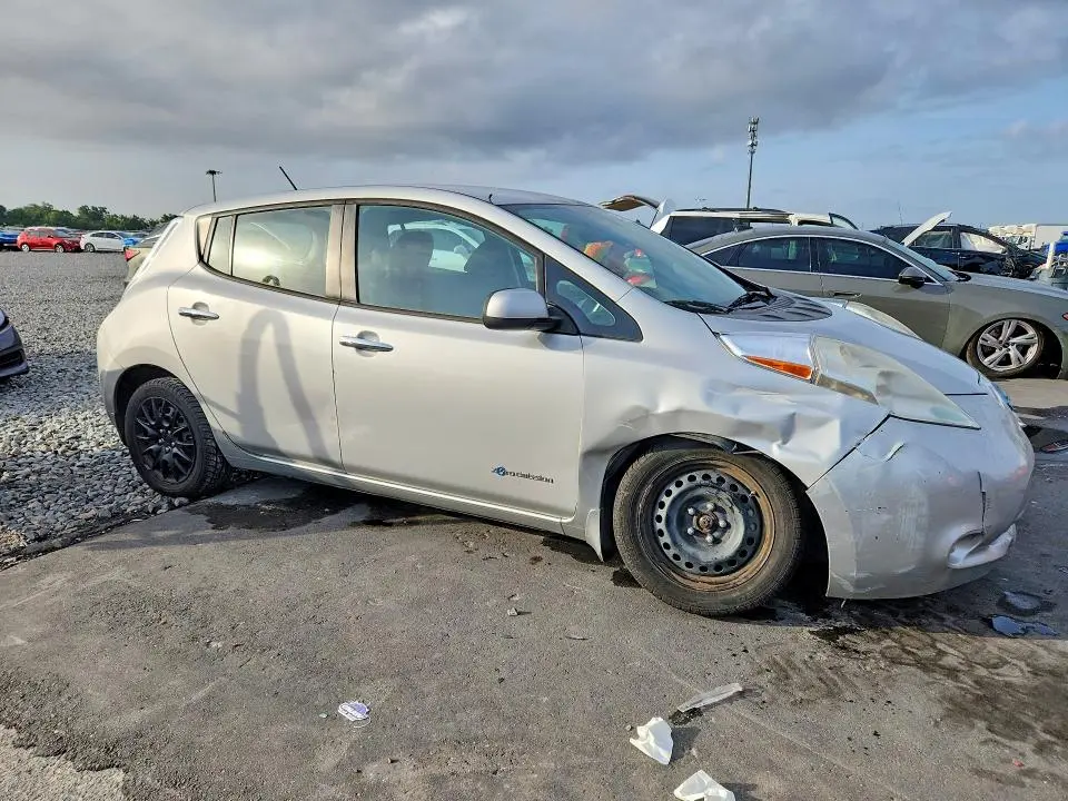 2015 NISSAN LEAF S  