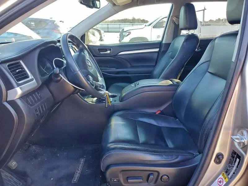 2016 TOYOTA HIGHLANDER XLE  