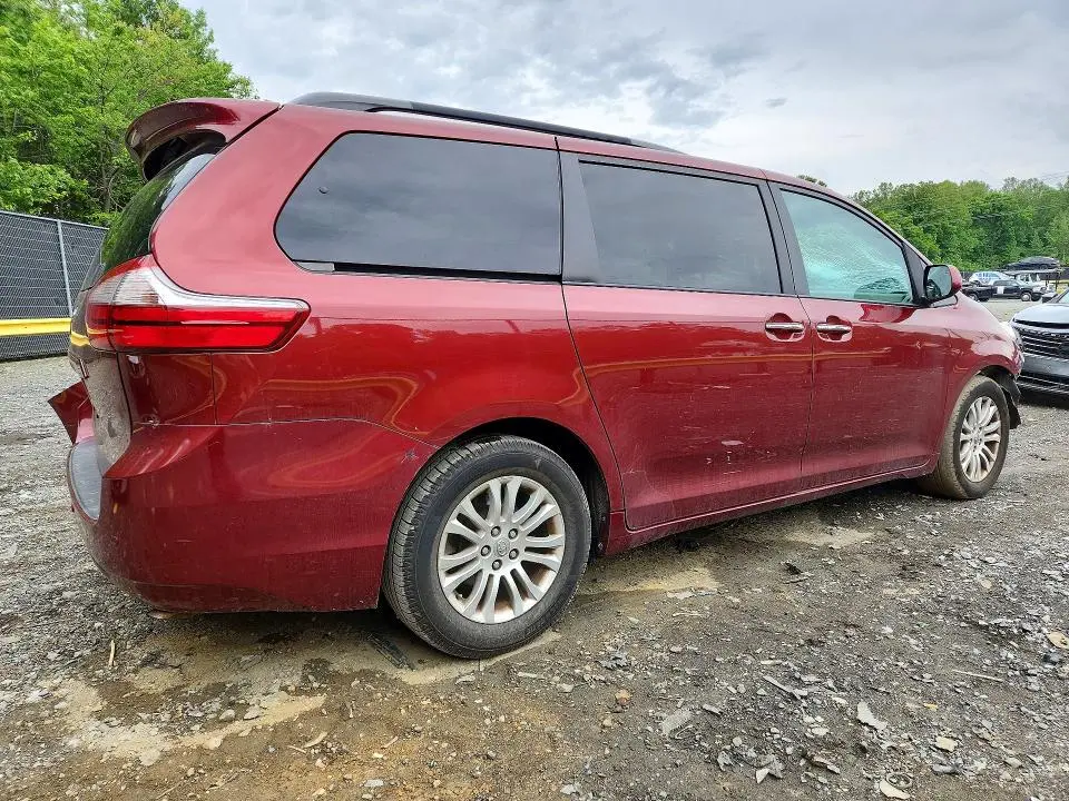 2015 TOYOTA SIENNA XLE PREMIUM 8-PASSENGER  