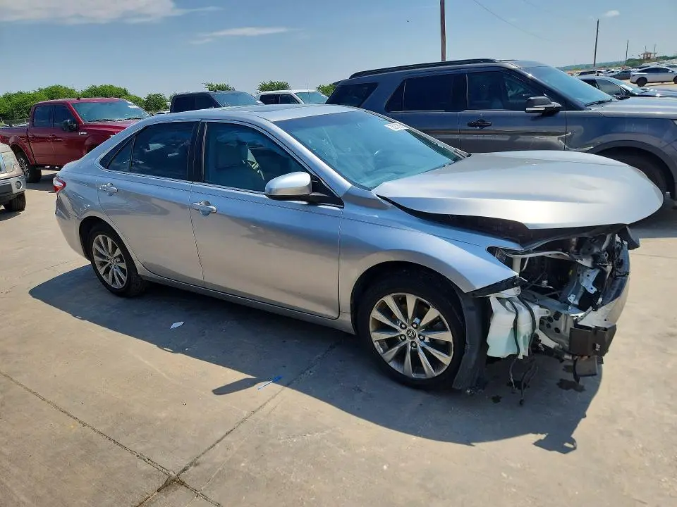 2015 TOYOTA CAMRY XLE  