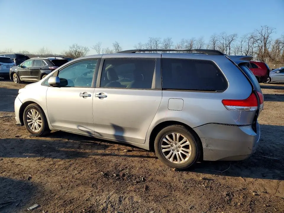 2011 TOYOTA SIENNA XLE 8-PASSENGER  