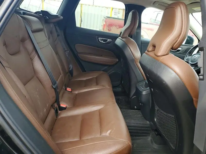 2019 VOLVO XC60 T5  