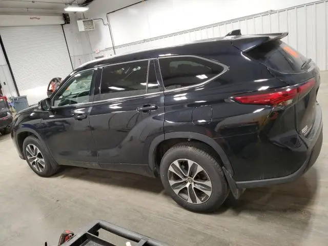 2021 TOYOTA HIGHLANDER XLE  