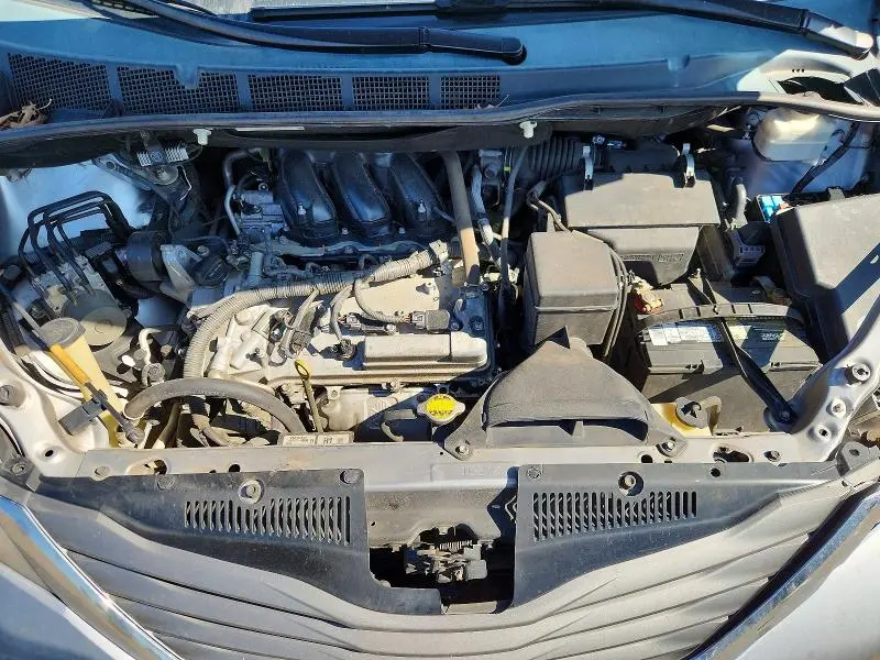 2013 TOYOTA SIENNA XLE  