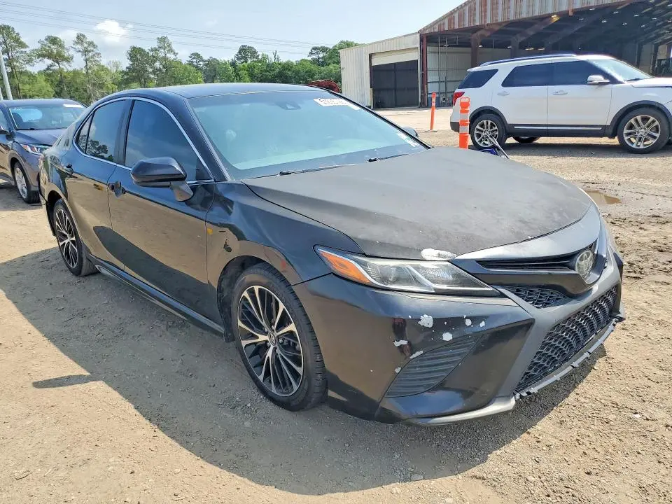 2018 TOYOTA CAMRY SE  