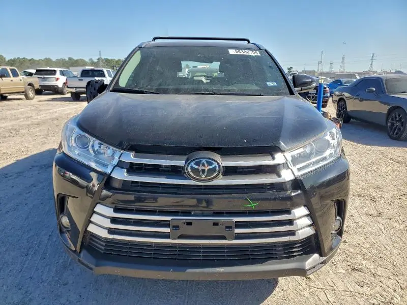 2019 TOYOTA HIGHLANDER SE  